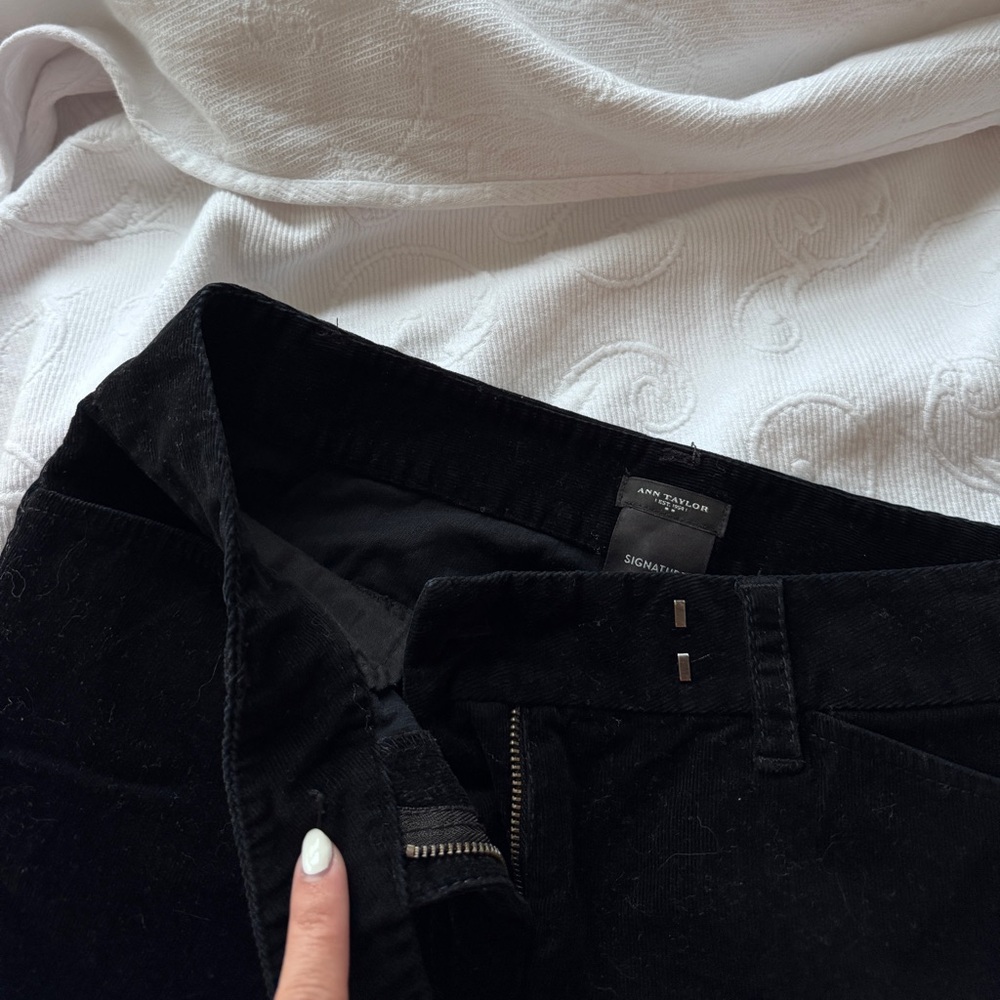 Ann Taylor Signature | Black Straight-Leg Corduroy Pants Size 2 - Picture 9 of 13